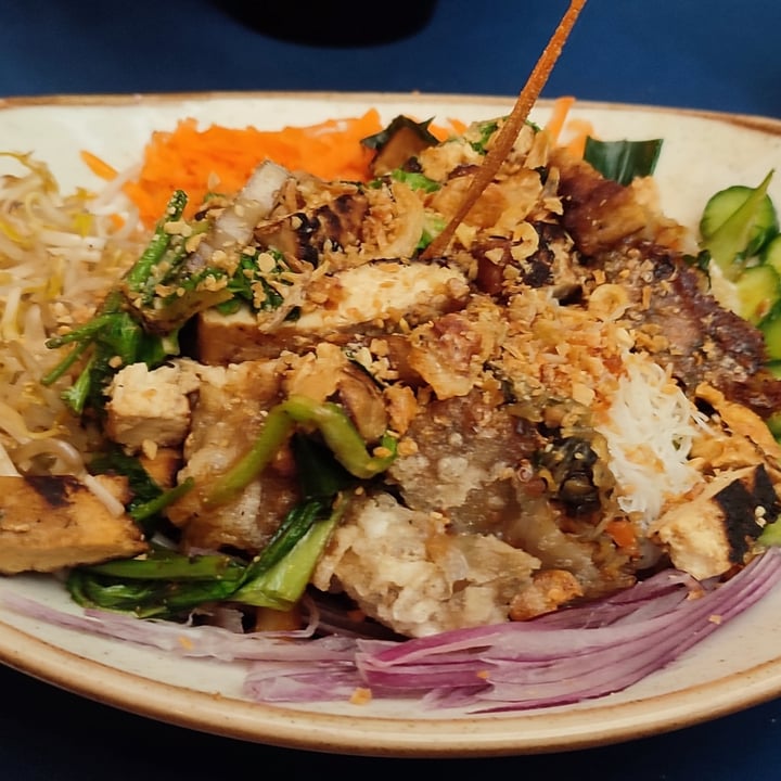 review photo of Le Bistrot Viet Bun bo vegano y Nem shared by @veganeandos on 30 Jul 2022 - review