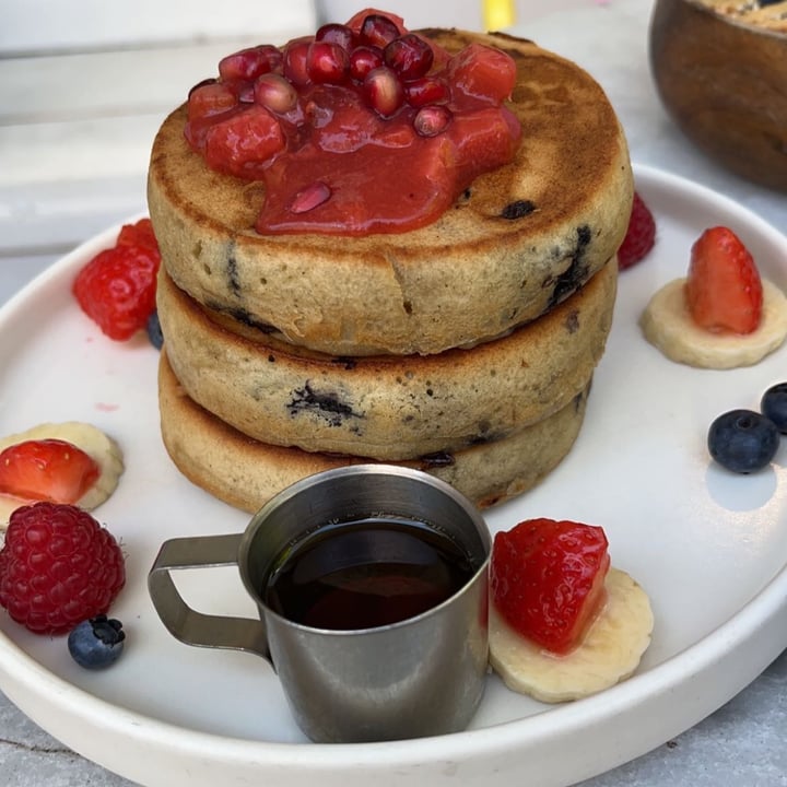 review photo of Sunny Side Up Vegan Blueberry Pancakes shared by @lowlowvegan on 06 Aug 2022 - review