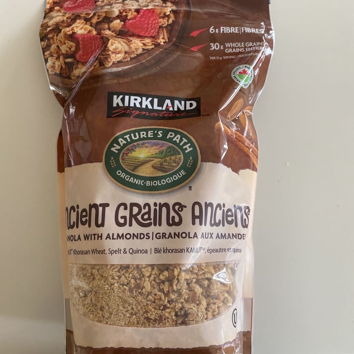 photo of Kirkland Signature Granola shared by @sophiechelin on  21 Feb 2021 - review
