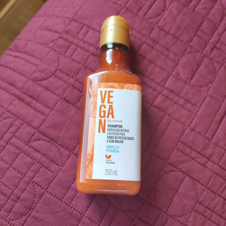 photo of Vegan by Needs Shampoo  Vanilla + Pitanga  shared by @andreialucena17 on  02 May 2022 - review