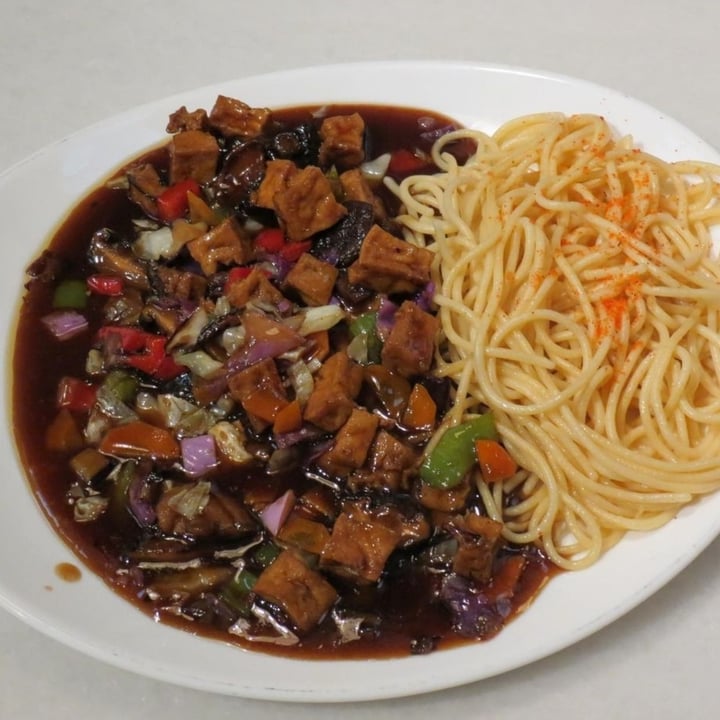 photo of Loving Hut shitake con fideos shared by @cynzacu on  14 May 2022 - review