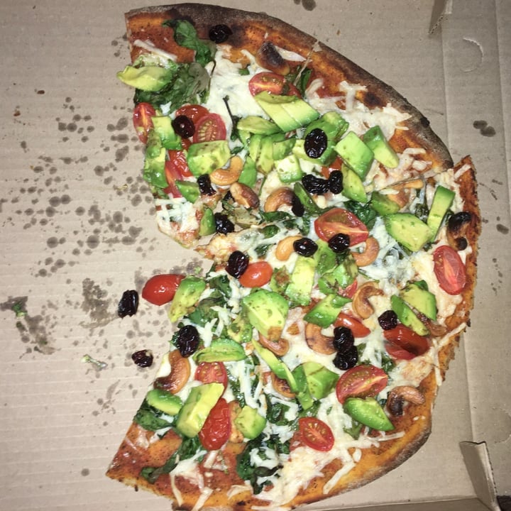 photo of Vegan style Pizza go vegan shared by @marianavalevrg on  03 Jul 2021 - review