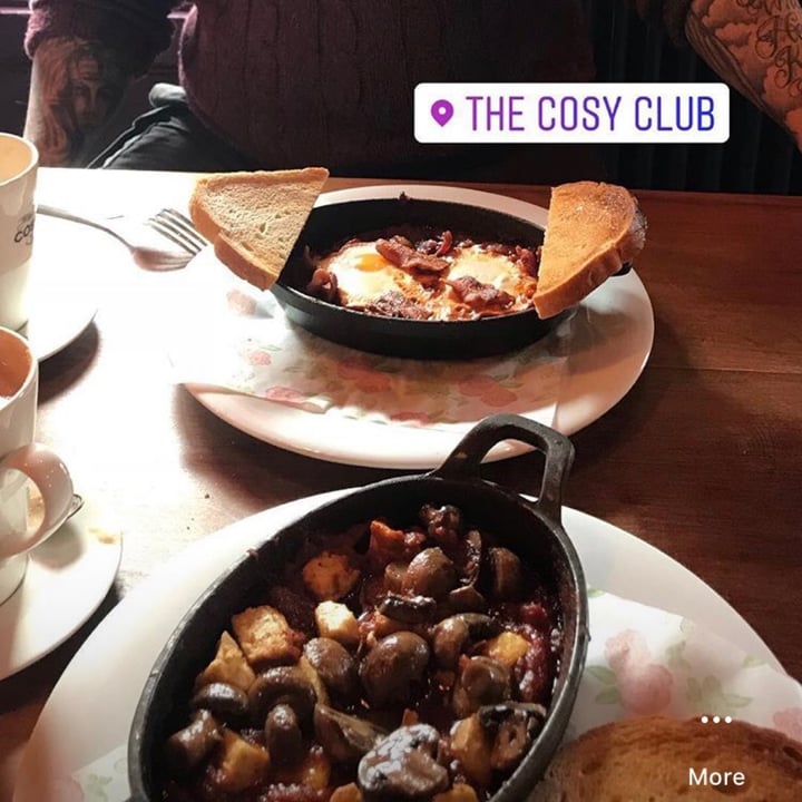 review photo of Cosy Club Vegan Shakshuka shared by @zsuipeach on 06 May 2020 - review