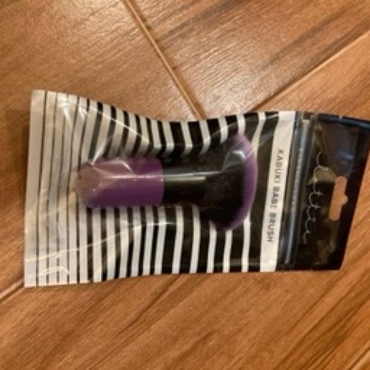 photo of Lottie London Kabuki Brush shared by @den86 on  13 Jun 2020 - review