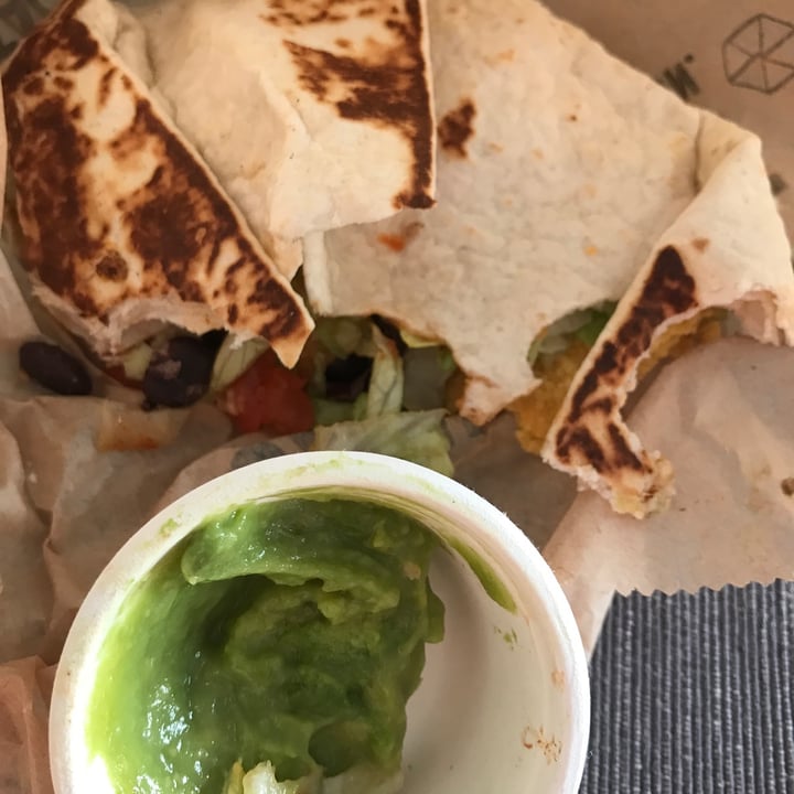 photo of Taco Bell Crunchwrap supreme (veganised) shared by @alistar on  08 Dec 2021 - review