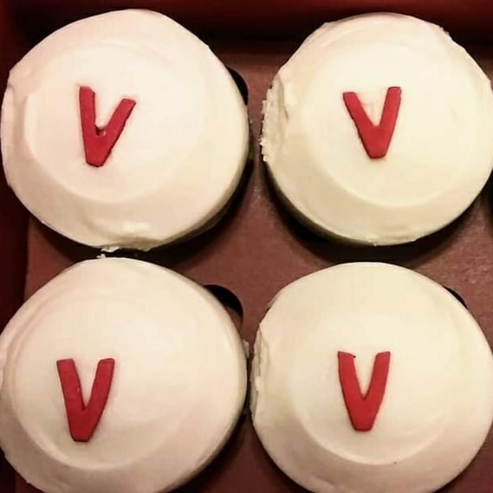 photo of Sprinkles Red Velvet Cupcake shared by @eriluc on  30 Jan 2021 - review