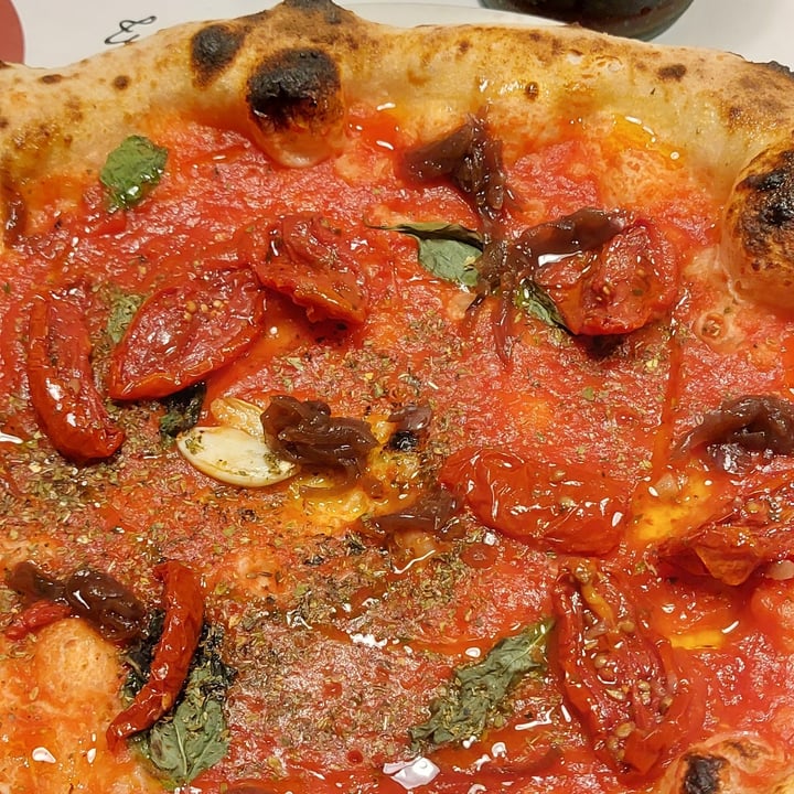 review photo of la Mafaldina Pizzeria π Pontevigodarzere marinara con pomodorini secchi e cipolla caramellata shared by @annoukkk on 02 Nov 2022 - review