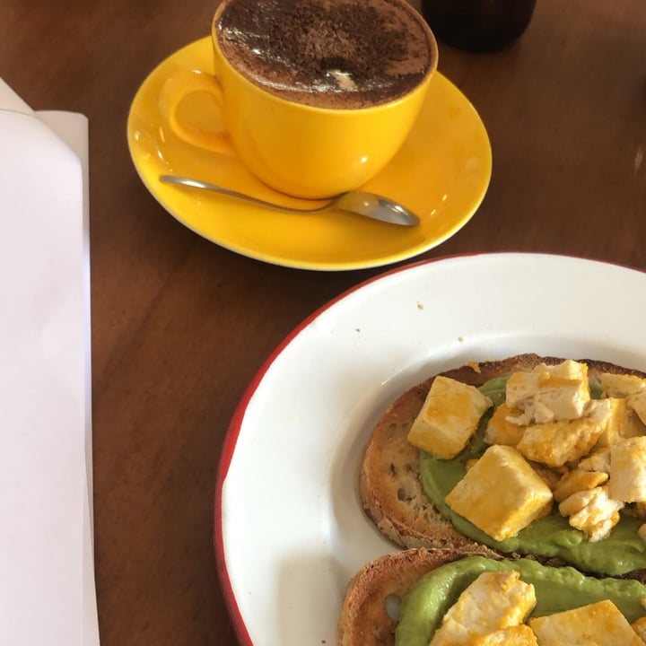 review photo of Casamonte Tostadas de pan de masa madre con palta y tofu shared by @baldirex on 08 Oct 2022 - review