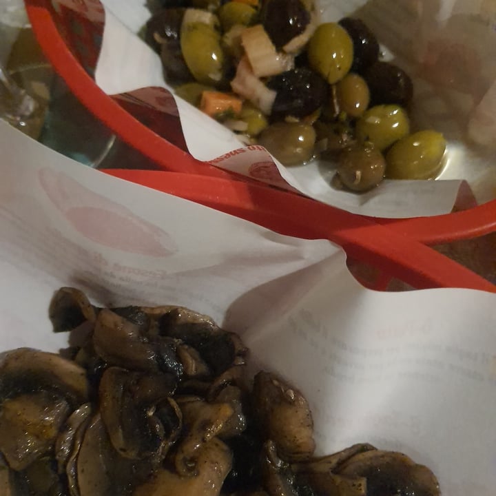 review photo of Vermut - Enoteca Salumeria Vermouth Bar aperitivo shared by @janaina on 13 Oct 2022 - review