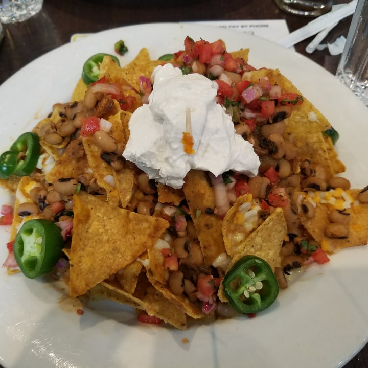 photo of Busboys and Poets Vegan nachos shared by @navnismehta on  21 Jun 2021 - review