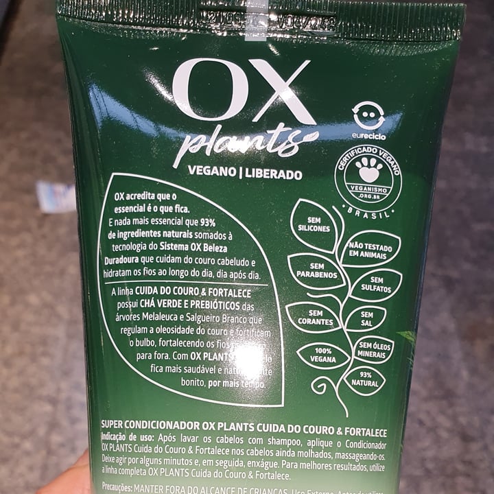 photo of Ox Ox plants shampoo vegano Cuida Couro & Fortalece  shared by @dicelialuzia on  02 Aug 2022 - review