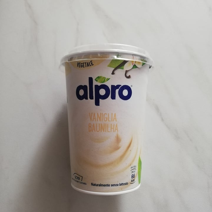 photo of Alpro Yogurt di soia alla vaniglia shared by @sakura87sam on  27 Apr 2022 - review