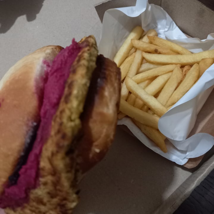 review photo of Funky Town Hamburguesa de garbanzos shared by @biancavczerniuk on 29 Oct 2021 - review