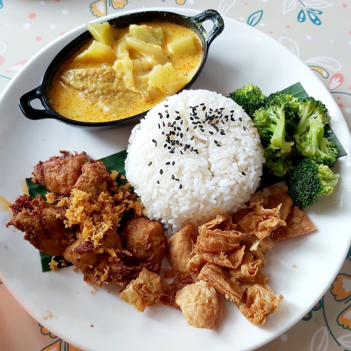 photo of Warung Ijo Kelasan Fried Chicken shared by @herbimetal on  03 Feb 2022 - review