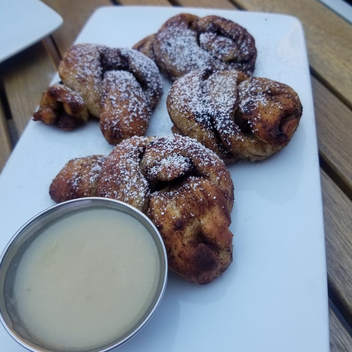 photo of Virtuous Pie Cinnamon Roll Knots shared by @veganonvanisle on  26 Jul 2021 - review
