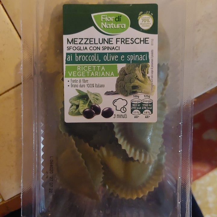 photo of Fior di Natura mezzelune ai broccoli, spinaci e olive shared by @franciscatordai on  28 Jun 2022 - review