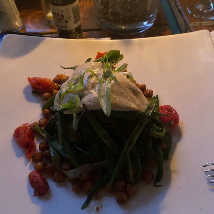 review photo of The Noisy Oyster Vegan Mash shared by @jacquivo on 25 Sep 2021 - review