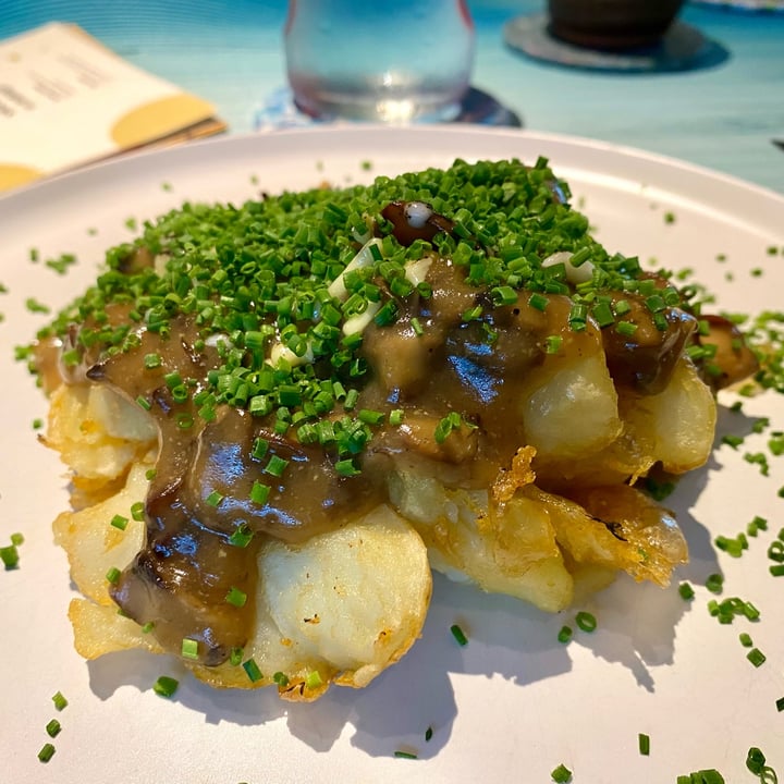 photo of Analogue Poutine shared by @erialc on  25 Dec 2021 - review