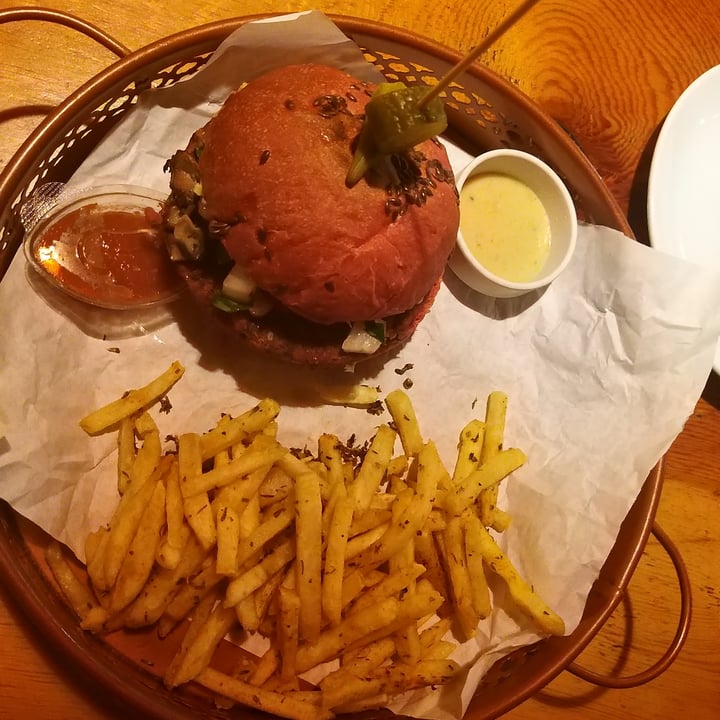photo of Base Bungalows Veggy burger shared by @catpuella on  04 Nov 2021 - review