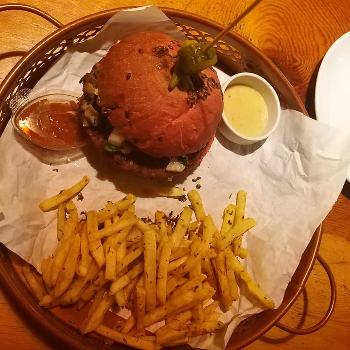 review photo of Base Bungalows Veggy burger shared by @catpuella on 04 Nov 2021 - review