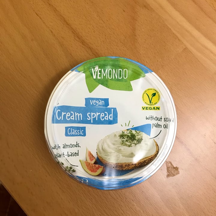 photo of Vemondo Cream cheese shared by @arenavegan on  08 Jan 2022 - review