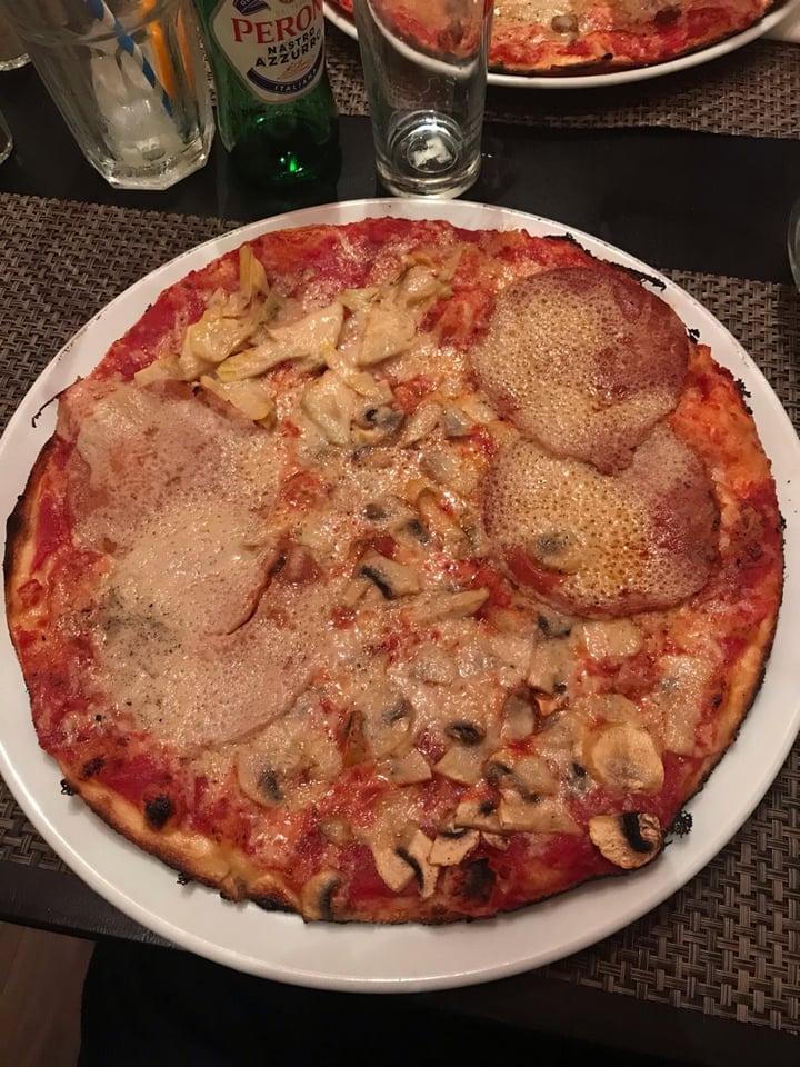 photo of Novapizza Vegetarian Kitchen 4 Stagioni pizza shared by @caitliin on  21 Aug 2019 - review