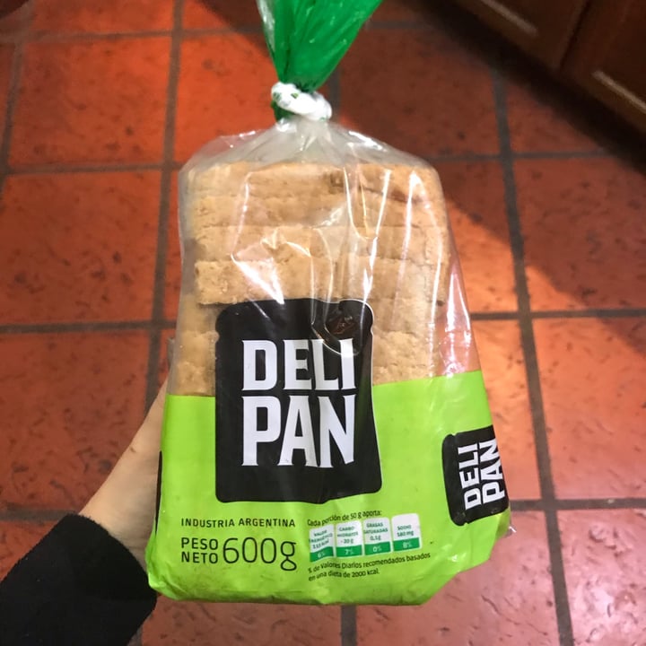 photo of Deli pan Pan Lactal Salvado shared by @veganmorfi on  08 Dec 2021 - review