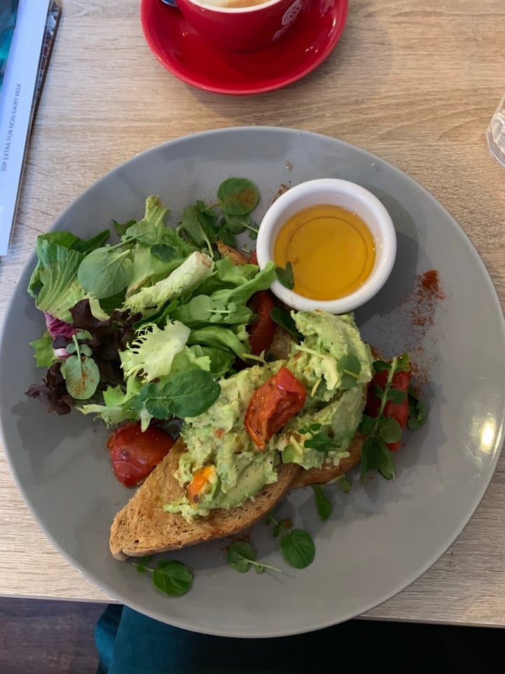 photo of RedBox Marchmont Toast With Avocado And Sunblushed Tomatoes shared by @elinnaps on  15 Jan 2020 - review