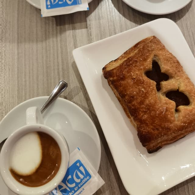 Foto do prato “Brioche sfoglia con marmellata alla zucca”