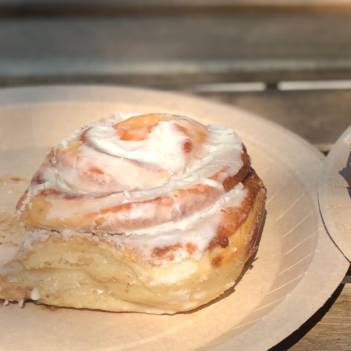 photo of Bite Me Café Cinnamon Roll shared by @vegannoe on  18 Apr 2021 - review