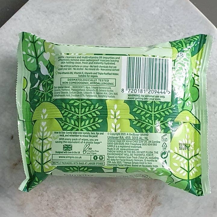 photo of Simple Biodegradable cleansing wipes shared by @pigsaremyfriends on  18 May 2022 - review