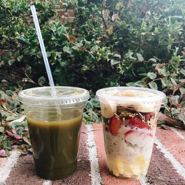 review photo of Bruin Plate Residential Restaurant Fruit Oatmeal Crunch Parfait shared by @kienna on 05 Dec 2018 - review