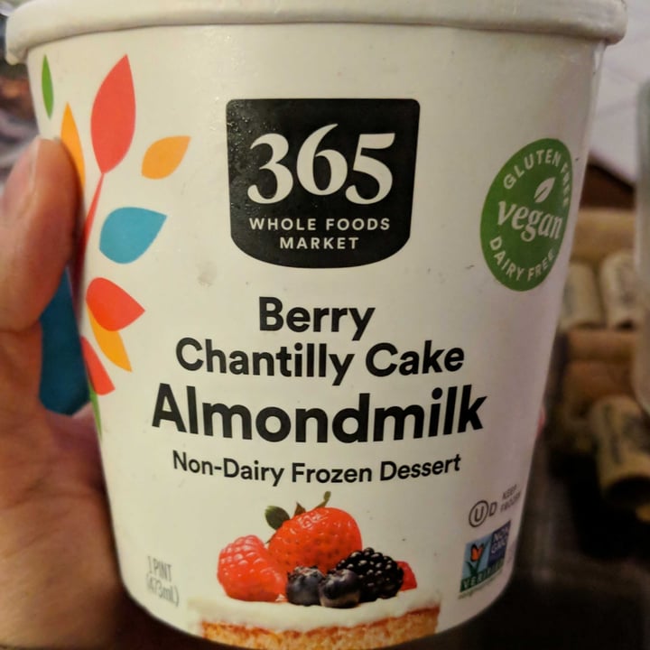 photo of 365 Whole Foods Market Berry Chantilly Cake Almondmilk Non-Dairy Frozen Dessert shared by @spazmatic6 on  06 Oct 2021 - review