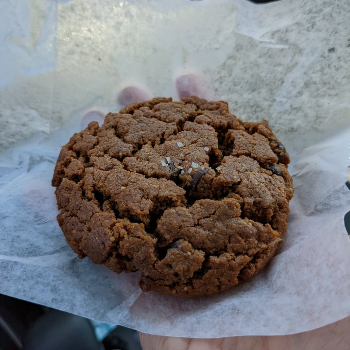 review photo of Sweet Alchemy Bakery and Cafe Gluten-Free Peanut Butter Chocolate Chip Cookie shared by @alicexyl on 07 May 2022 - review