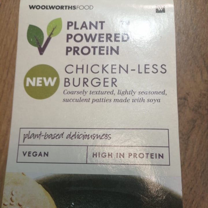 review photo of Woolworths Food Plant powered chicken-less burger shared by @abbackerman on 18 Oct 2022 - review