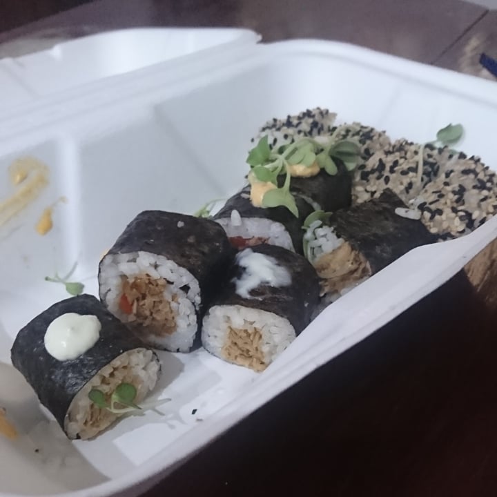 photo of La Modernista Sushi vegano shared by @lmf on  14 Dec 2020 - review