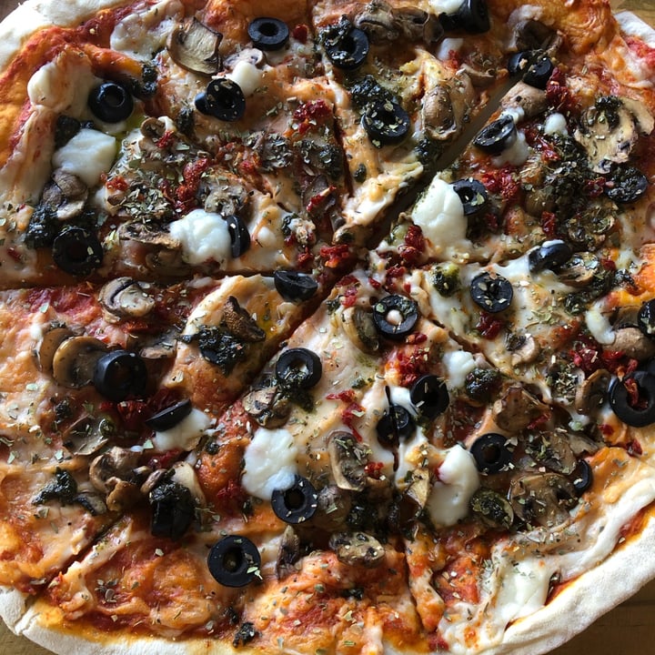 photo of Li-o-La Liola Pizza shared by @louiseloveslentils on  19 Mar 2022 - review