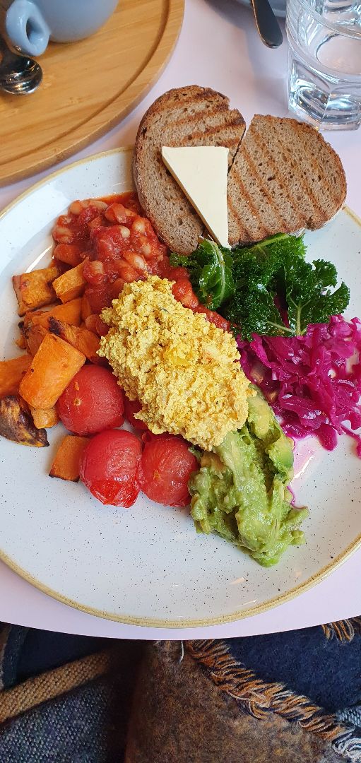 photo of Hula Juice Bar & Gallery Veggie Breakfast shared by @nutsandpumpkin on  27 Feb 2020 - review