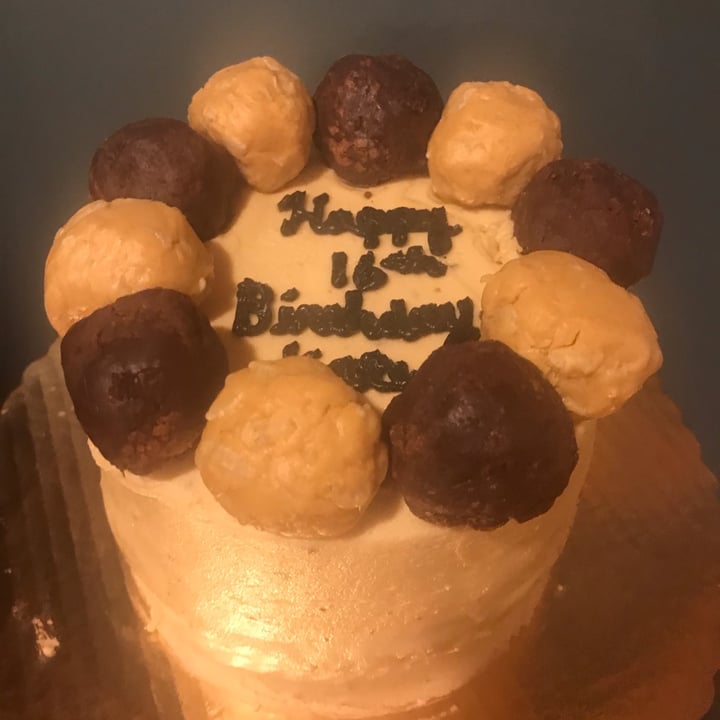 review photo of Brooklyn Whiskers Chocolate Peanut Butter Cake shared by @ethicalkate on 09 Nov 2021 - review