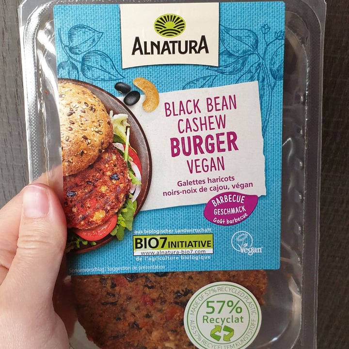 photo of Alnatura Black Bean Cashew Burger shared by @sotofu on  12 Nov 2022 - review