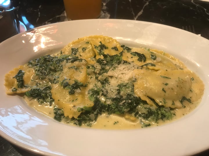 review photo of L'Osteria München Am Gasteig Panzerotti Spinaci shared by @lea on 24 Nov 2018 - review