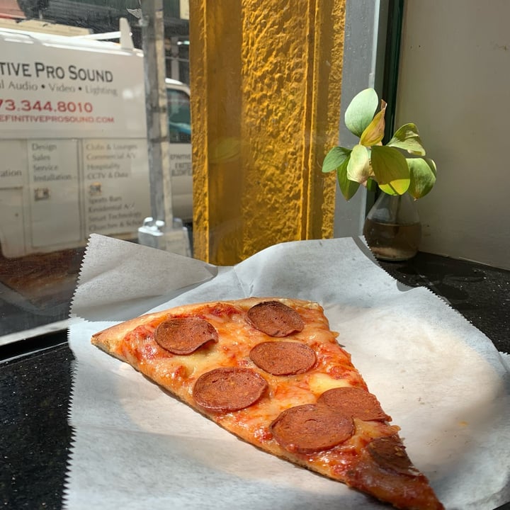 photo of Artistic pizza Pepperoni Slice shared by @riceball on  22 Apr 2022 - review