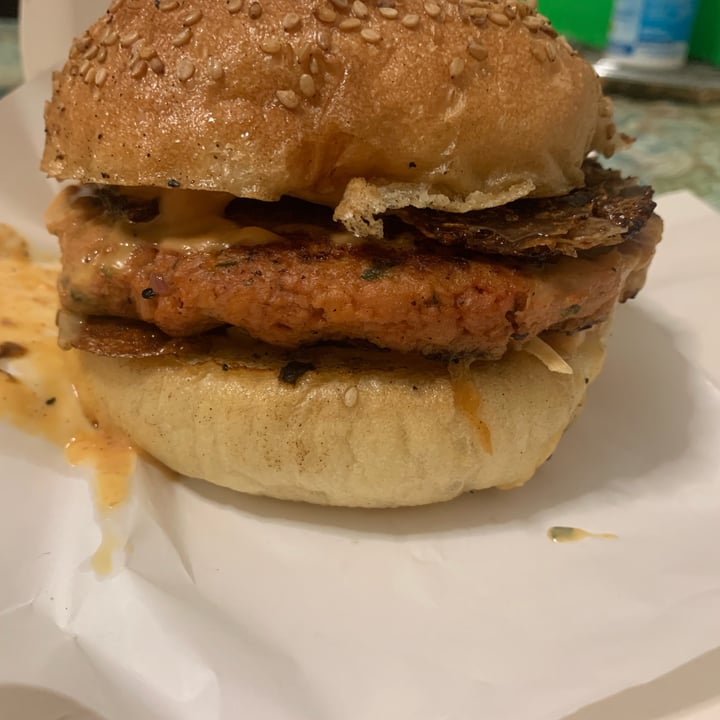 photo of aTipico Burger Crispy shared by @itserpalegna on  03 May 2022 - review