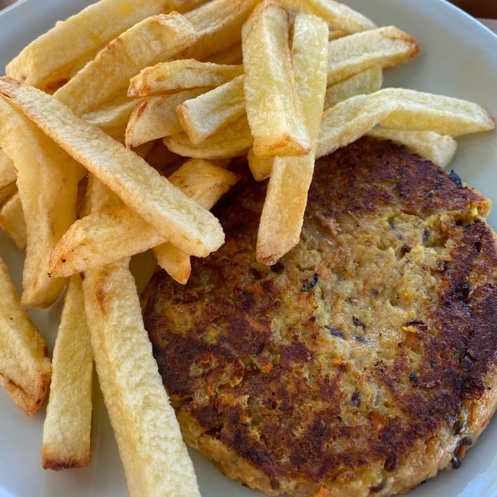 review photo of Dublin South Pub Hamburguesa De Legumbres Con Vegetales Grillados shared by @aguscarb on 22 Nov 2021 - review