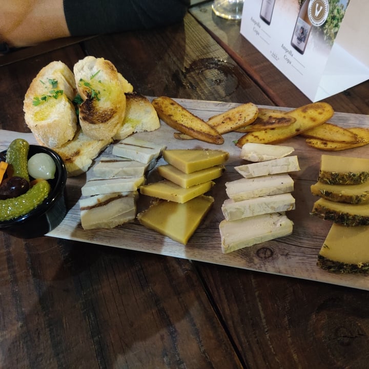 photo of Amarre Marina - Vegan food & Drinks Tabla De Quesos shared by @katerinapap on  01 Oct 2022 - review