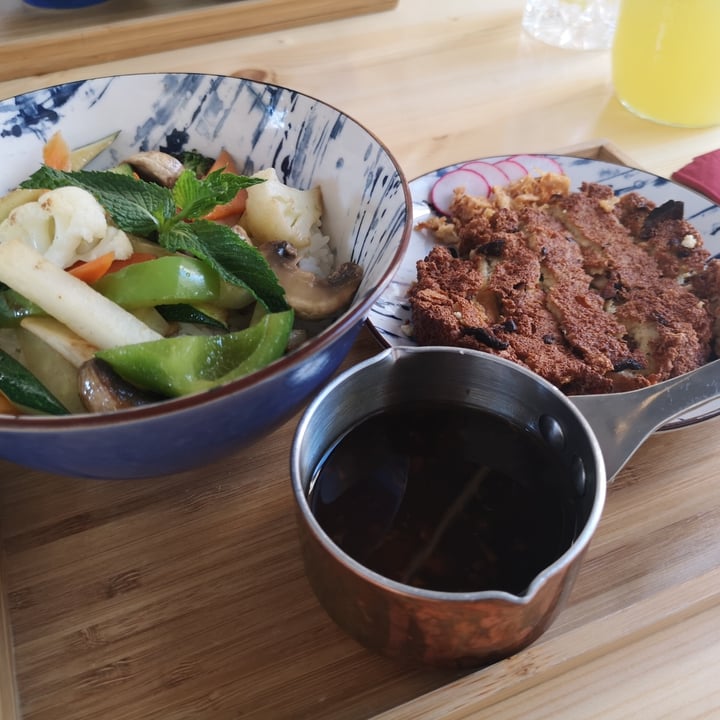 review photo of Be right back - asia street food Tofu-shiitake rice bowl with vegetables shared by @luisaluisa on 28 Jun 2021 - review