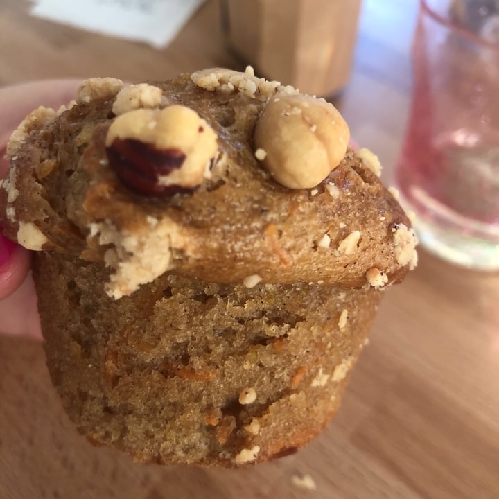 review photo of Hank Burger Carrot Cake shared by @rabuchan on 28 Jun 2021 - review