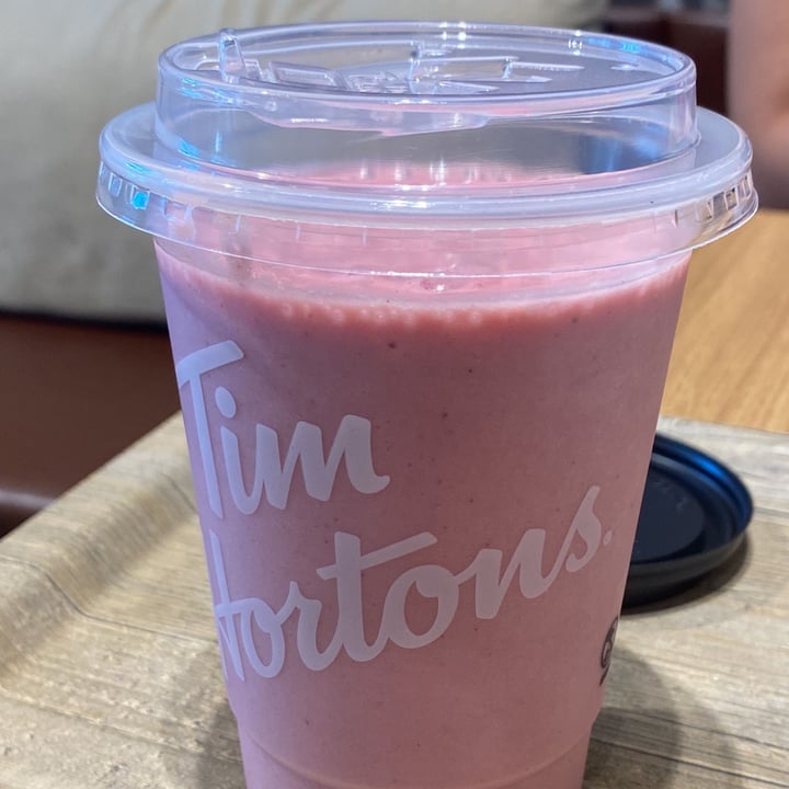 review photo of Tim Hortons Smoothy fresa vegano shared by @sushanti on 04 Jun 2022 - review
