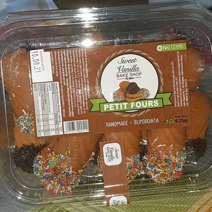 photo of Sweet Vanilla BAKE SHOP PETIT FOURS shared by @stefania5 on  19 May 2021 - review