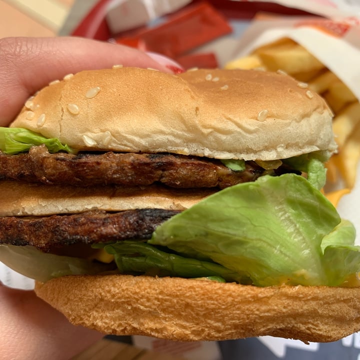 photo of Burger King Burger shared by @theanabrandao on  26 Apr 2022 - review